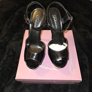 Delicious black stilletos 6.5